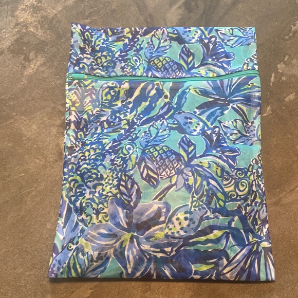 Lilly Pulitzer Lingerie bags with travel toiletry set Bennet Blue Sneak a Peek - Picture 4 of 9